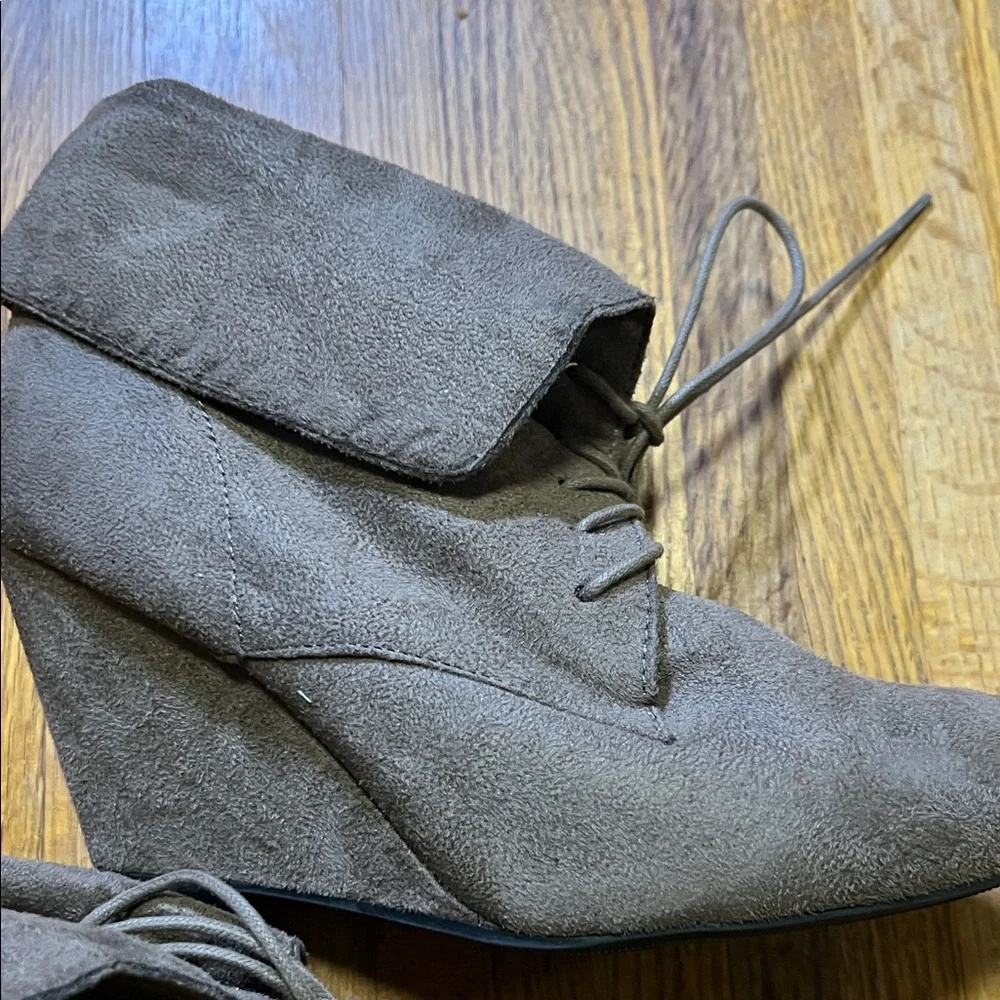Versona Brown Lace-Up Wedge‎ Boots